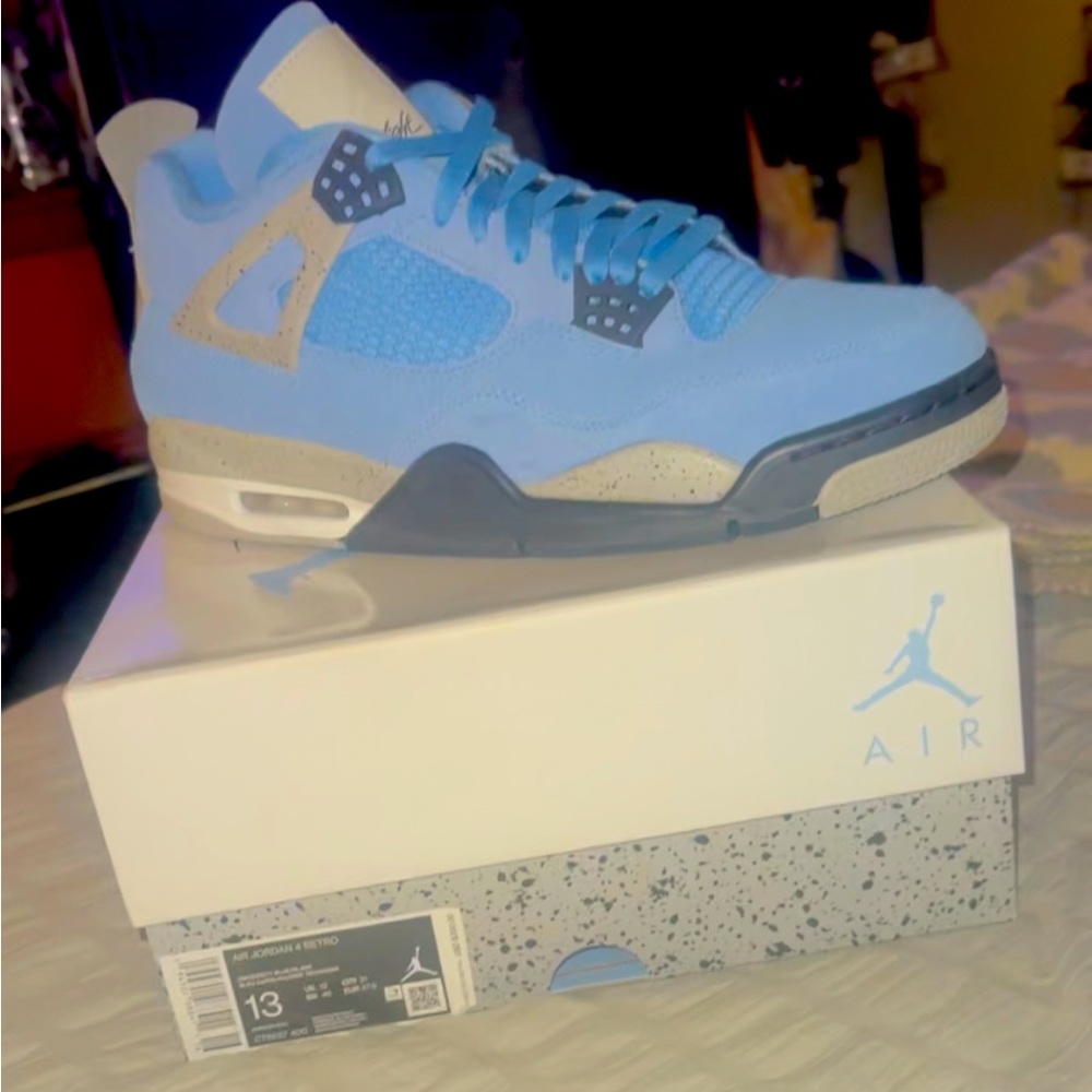 Air Jordan Retro 4 — baby blue — Brand New — size 13 — Make an offer